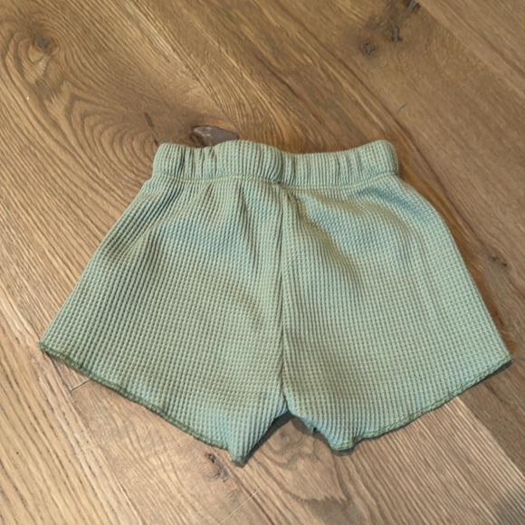 Winnie + Crew Shorts - Picture 2 of 2